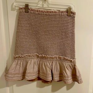 Adorable light taupe mini with ruffle. Only worn once.